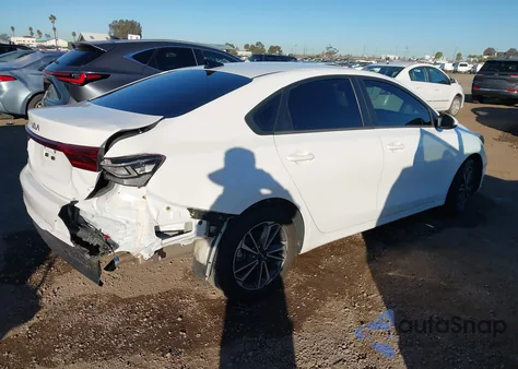 2023 Kia Forte Lxs z USA, uszkodzony, nr VIN 3KPF24AD5PE692142